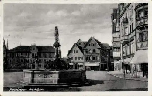 Ak Reutlingen in Württemberg, Marktplatz, Brunnen