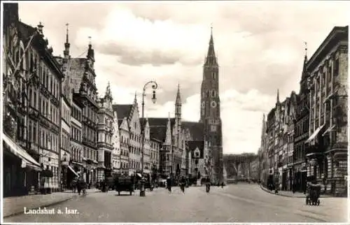 Ak Landshut in Niederbayern, Teilansicht, Straße, Turm