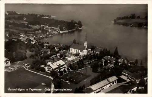 Ak Rottach Egern in Oberbayern, Fliegeraufnahme der Kirche