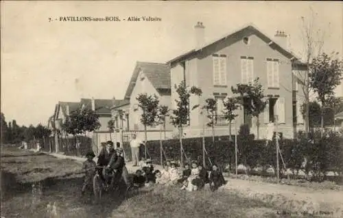 CPA Les Pavillons sous Bois Seine-Saint-Denis, Allée Voltaire