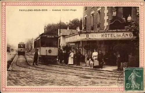 CPA Les Pavillons sous Bois Seine-Saint-Denis, Avenue Victor Hugo, Tramway