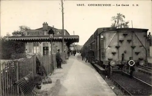 Ak Courbevoie Hauts de Seine, Bahnhof, Bahnsteig, Zug