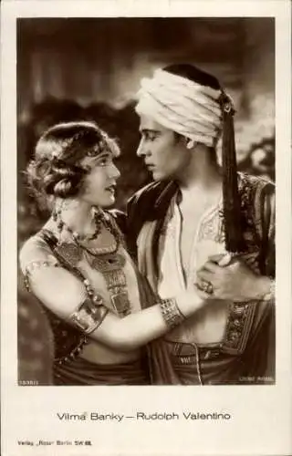 Ak Schauspieler Rudolph Valentino und Schauspielerin Vilma Banky, Filmszene