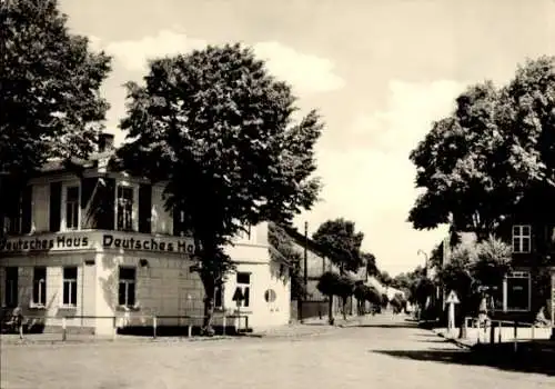 Ak Lübtheen in Mecklenburg, Straße der Deutsch Sowjetischen Freundschaft, Deutsches Haus