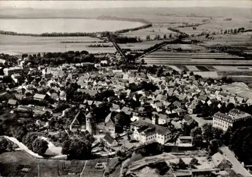 Ak Neustadt Glewe in Mecklenburg, Luftaufnahme vom Ort