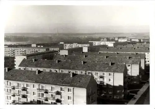 Foto Weststadt Schwerin in Mecklenburg, Wohhnsiedlung vom Hochhaus aus gesehen