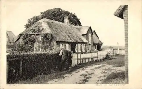 Ak Norddorf auf Amrum Nordfriesland, Haus mit Reetdach