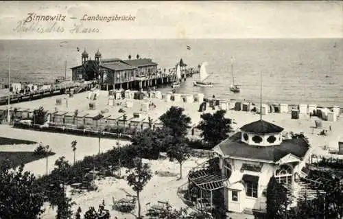 Ak Ostseebad Zinnowitz auf Usedom, Strand mit Landungsbrücke