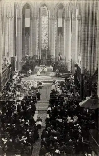 Ak Meaux Seine-et-Marne, Kirche, Innenansicht, Gottesdienst