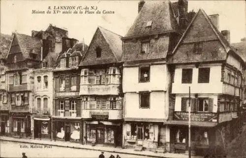 Ak Lannion Côtes d’Armor, Haus aus dem 15. Jahrhundert, Place du Centre