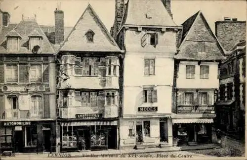 Ak Lannion Côtes d'Armor, Alte Häuser aus dem 16. Jahrhundert, Place du Centre