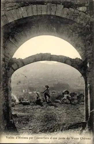 Ak Hyères Var, Vallee d'Hyeres par l'ouverture d'une porte du Vieux Chateau