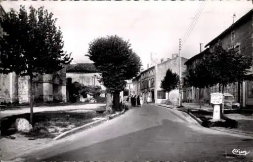 Ak Chef Boutonne Deux Sèvres, Place de Eglise de Javarzay