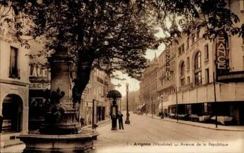 Ak Avignon Vaucluse, Avenue de la Republique