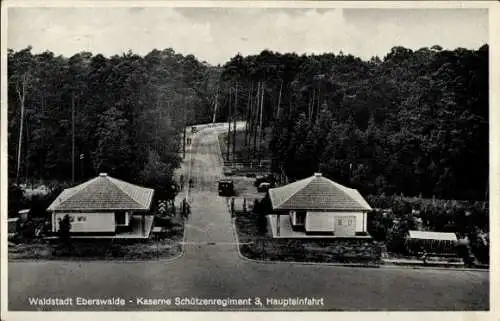 Ak Eberswalde im Kreis Barnim, Kaserne Schützenregiment 3, Haupteinfahrt