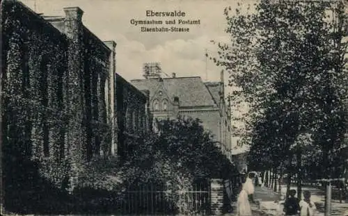 Ak Eberswalde in der Mark, Gymnasium, Postamt, Eisenbahnstraße