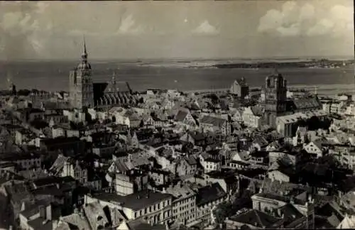 Ak Stralsund in Vorpommern, Panorama, Blick vom Marienkirchturm