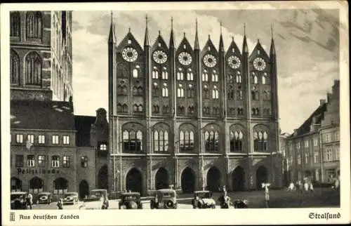 Ak Stralsund in Mecklenburg Vorpommern, Blick auf das Rathaus