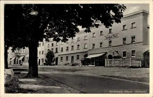 Ak Schönberg Bayrische Ostmark, Straßenpartie mit Blick auf Gasthof Post