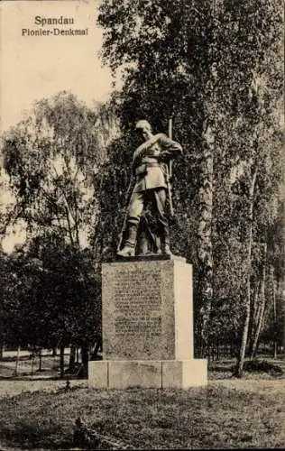 Ak Berlin Spandau, Pionier-Denkmal