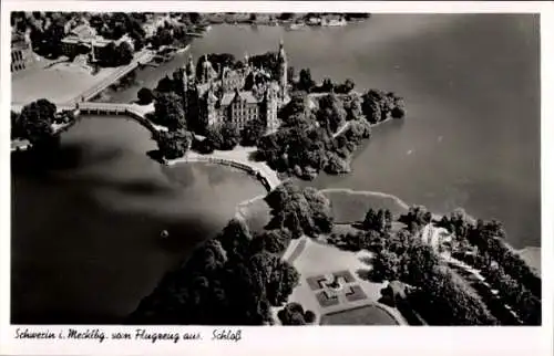 Ak Schwerin in Mecklenburg, Schloss, Fliegeraufnahme