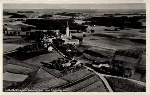 Ak Oberbergkirchen Oberbayern, Fliegeraufnahme von Ort und Umgebung, Kirche, Felder