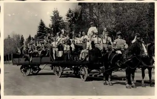 Foto Ak Göttingen in Niedersachsen, Karzerfahrt, Heidewagen, 1931