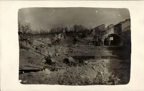 Foto Ak Beaumont en Verdunois Meuse, Graben, Unterstand