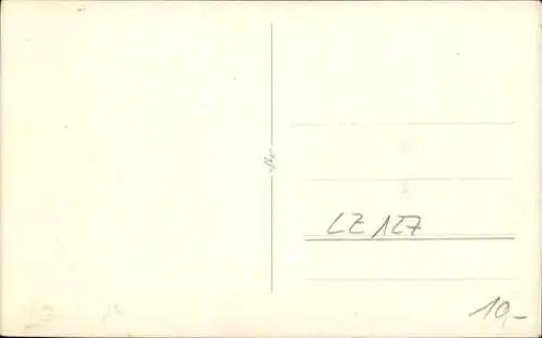 Foto Ak Luftschiff LZ 127 Graf Zeppelin über Industrieanlagen