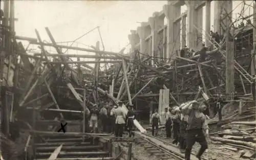 Foto Ak Gebersdorf Nürnberg, Großkraftwerk Franken, Einsturz des Gerüstes an der Maschinenhalle