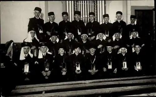 Foto Ak Freiberg in Sachsen, Gruppe in Bergmannstracht, Einfahrt 1934, Grubenlampen