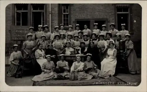 Ak Karlsruhe in Baden, Haushaltungsschule, Gruppenportrait