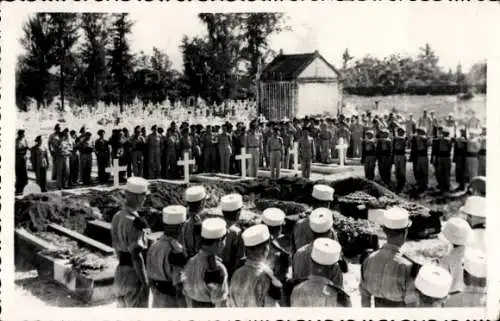 Foto Ak Fremdenlegion in Indochina, Begräbnis