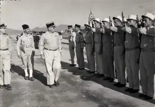 Foto Fremdenlegion, Section bei Abnahme durch den Comdt. Genie, 1.5.1952