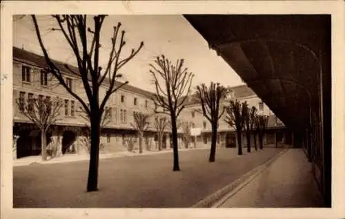 Ak Niort Deux Sèvres, Mädchenlyzeum, Innenhof