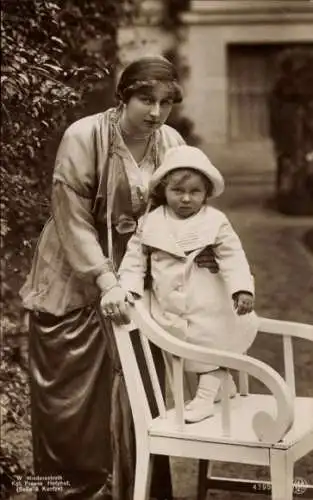 Ak Prinzessin August Wilhelm von Preußen, Alexandra Viktoria, mit Sohn Alexander Ferdinand