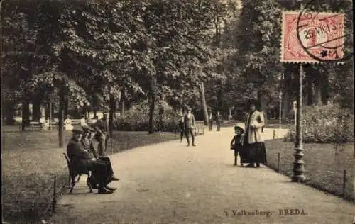 Ak Liesbos Breda Nordbrabant Niederlande, Park mit Spaziergaenger, Baenken, Baeumen und Laternen.