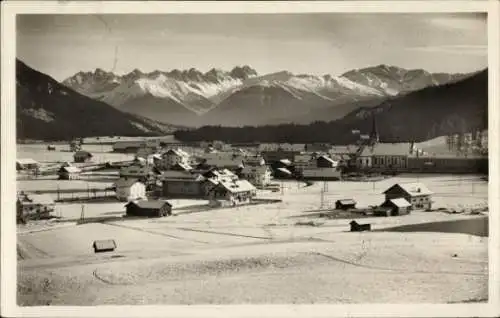 Ak Seefeld in Tirol, Blick vom Geigenbühel auf Seefeld gegen die Kalkkögel