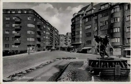 Ak Ålborg Aalborg Dänemark, Prinsensgade, Springbrunnen