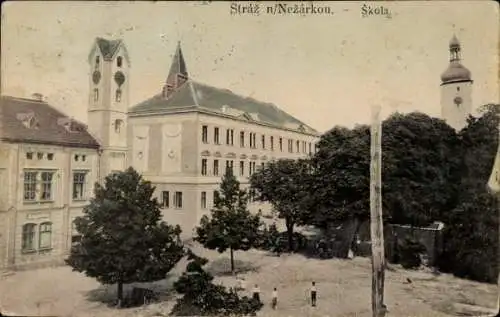 Ak Stráž nad Nežárkou Platz an der Naser Südböhmen, Škola