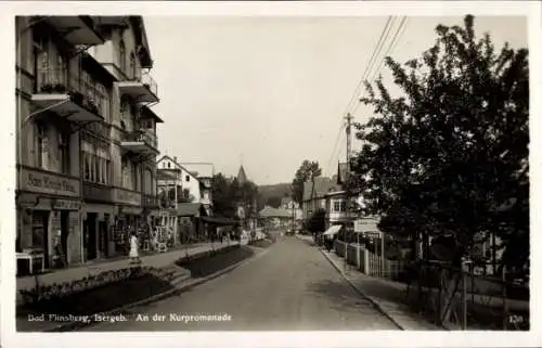 Ak Świeradów Zdrój Bad Flinsberg Schlesien, An der Kurpromenade