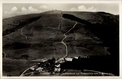 Ak Feldberg im Schwarzwald, Hotel Feldberger Hof, Bismarckdenkmal, Feldbergturm, Fliegeraufnahme