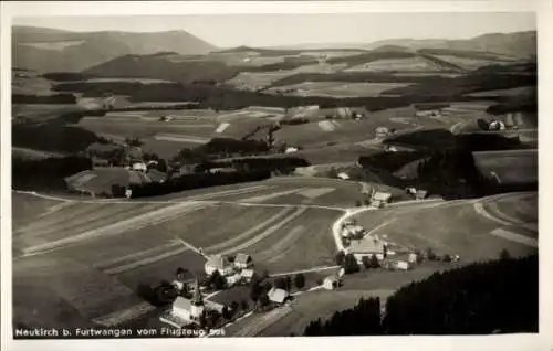 Ak Neukirch Furtwangen im Schwarzwald, Fliegeraufnahme