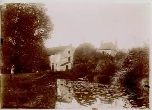 Foto Saint Lambert du Lattay Maine et Loire, Teilansicht, Häuser am Ufer