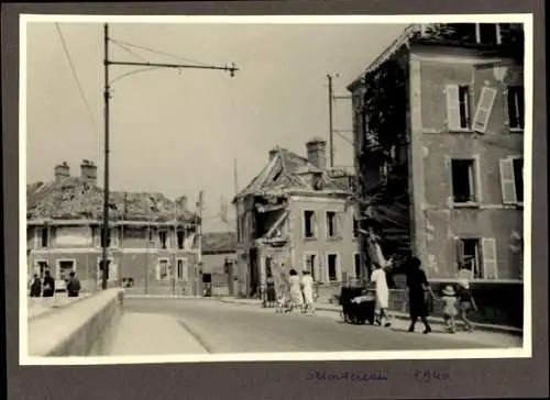 Foto Montereau Seine et Marne, Straße mit zerstörten Häusern