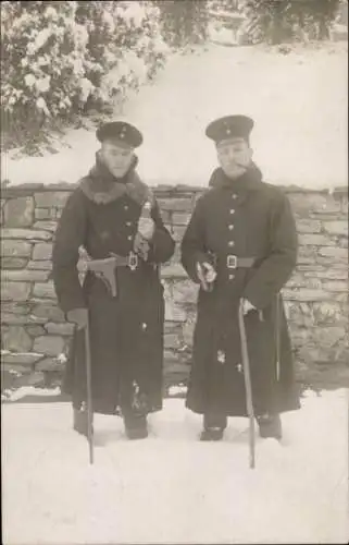 Foto Ak zwei deutsche Soldaten in Uniform, Mantel, Ausrüstung, Winter