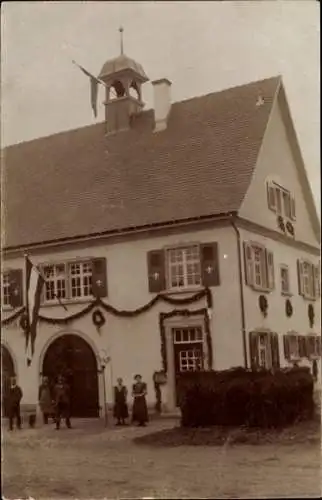 Foto Ak Löffingen im Schwarzwald, Rathaus im Festschmuck