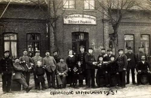 Foto Ak Oldenburg in Oldenburg, Wirtschaft und Geschäftshaus Eduard Popken, Neujahr 1915, Soldaten