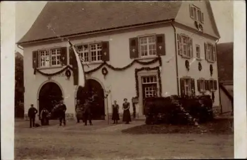 Foto Ak Löffingen im Schwarzwald, Rathaus im Festschmuck