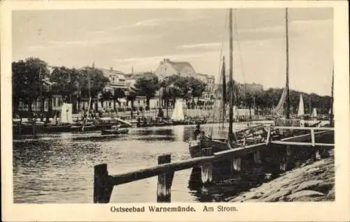 Ak Ostseebad Warnemünde Rostock, Am Strom, Fischerboote